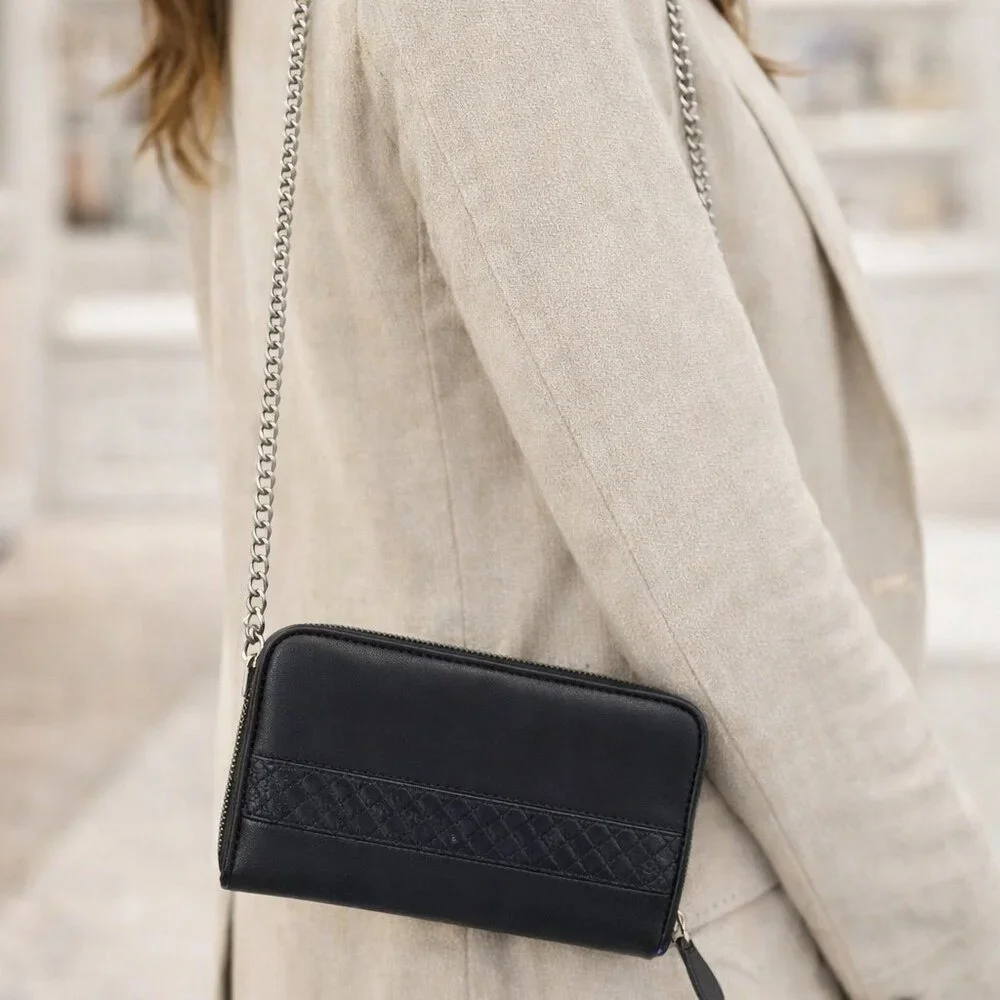 Bottega Veneta Intrecciato black leather long zip-around wallet no chain